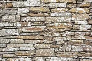 Deserted Scottish Landscape Drucke: Old stone wall, background image