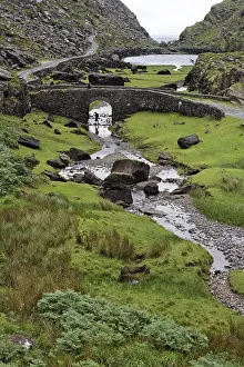 Killarney National Park Drucke: Old stonebridge in the Gap of Dunloe