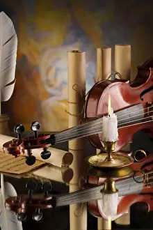 Vintage Stringed Instrument Drucke: Old violin and other retro items