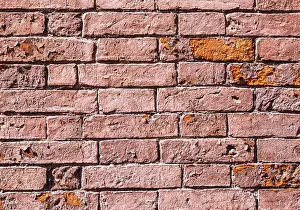Bilder Datiert 14. Juli 2024: Old weathered red brick wall print