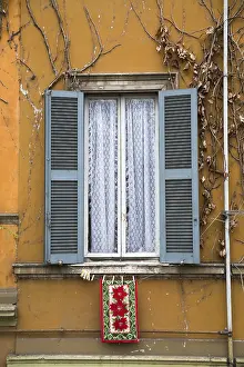 Historic European Architecture Drucke: Old window in a medieval building