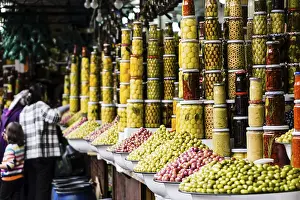 Marrakech Souk Drucke: Olives and pickles, souk of Marrakech