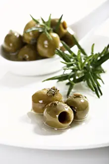 Indoor Herb Plant Drucke: Olives and thyme on a plate