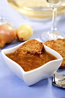 Roasted Vegetable Dish Drucke: Onion soup with bread