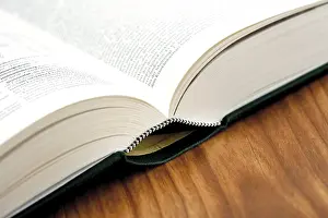 Close Up Studio Shots Drucke: Open book