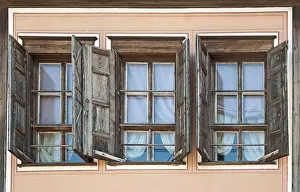 Historic City Centre Drucke: Three opened old windows. Hrosintal