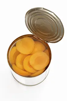 Food Cutouts Drucke: Opened tin of halved apricots