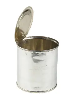 Empty Tin Can Drucke: Opened empty tin can isolated on a white background