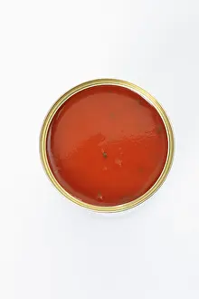 Cut Out Food Images Drucke: Opened tin of tomato soup, from above
