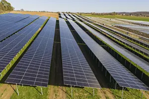 Agri PV Bau Drucke: Organized series of solar systems on extensive fields