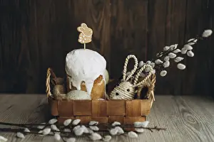 Russian Pastry Recipes Drucke: An ornate setup displaying traditional Russian Easter bread