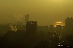 Urban Pollution Drucke: Osaka skyline at sunset