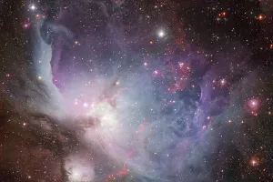 Unendliches Universum mit Sternen und Galaxien im Weltraum