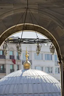 Drucke von Äußere Ansicht der Kuppel in der osmanischen Architektur in Istanbul, Türkei Istanbul Drucke: Außenansicht der Kuppel in der osmanischen Architektur.