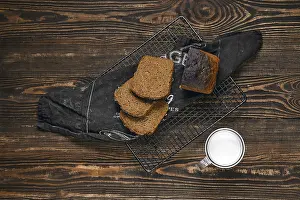 Overhead View Of Bread Drucke: Overhead view of loaf of artisan rye bread