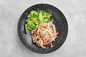 Healthy Eating Meal Drucke: Overhead view of salad with pulled beef and vegetables