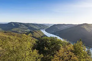 Lower Austria Tourist Attraction Drucke: Overlook from Aggstein castle over the Danube