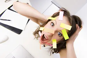 Female Office Worker Stress Drucke: Overwhelmed office worker with many post-its on her face