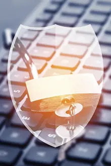 Data Protection Drucke: Padlock and laptop computer with Shield symbol