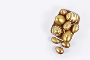 Painted Easter Eggs Drucke: Painted golden Easter eggs with stripes and dots