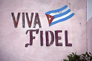 Fidel Castro Drucke: Bemaltes Wand mit dem Flagge Kubas und den Worten Viva Fidel.