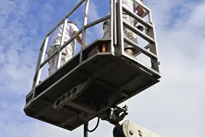 Malender auf einer Arbeitsplattform