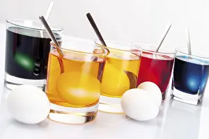 Christian Holiday Traditions Drucke: Painting Easter eggs