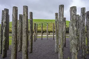 UNESCO World Heritage Site Ireland Drucke: Palisades at the Knowth megalithic complex