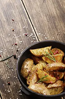 Baked Potato Recipes Drucke: Pan Fried potatoes on baking paper rustic serving