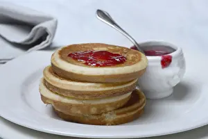 Food Preparation Still Life Drucke: Pancake with raspberry jam and spoon