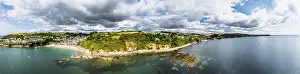 Top Down View Of Cornish Coastline Drucke: Panorama of Beach and Cliffs over Looe Bay from a drone