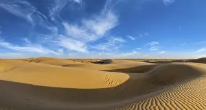 Desolate Desert Landscape Photo Drucke: Panorama of dunes landscape with dramatic clouds in Thar Desert