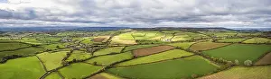 Devon Countryside Drucke: Panorama over Meadows and Fields over Devon in the colors of fall