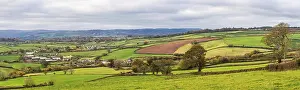 Panorama über Wiesen und Felder über Devon in den Farben des Herbstes.