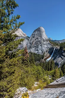 Yosemite National Park Landscape Drucke: Panoramic of Vernal Falls from the winged top of a tree