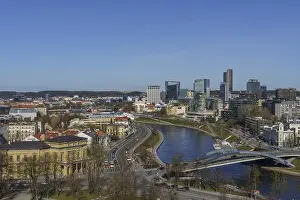 Blue Sky Cityscape Drucke: Panoramic view of the city with a river