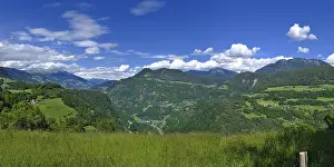 Dolomite Mountains Viewpoint Drucke: Panoramic view of the Eisack Valley and the Dolomites