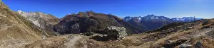 Drucke von Panoramablick auf die Berge, teilweise schneebedeckte Gipfel und braune Wiesen unter klaren Himmel, Pergpanorama Grimselpass, Grimselsee, Obergoms, Kanton Wallis, Kanton Bern, Schweiz Verwandte Bilder Drucke: Panoramablick auf die Berge.