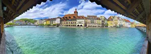 Drucke von Panoramablick über die Reuss, Kapellbrücke, Luzern, Schweiz Kapellenbrücke, Schweiz Drucke: Panoramablick über die Reuss.