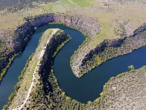 Spain Landscape Photography Drucke: Panoramic view of a river running through dramatic gorges and dense vegetation