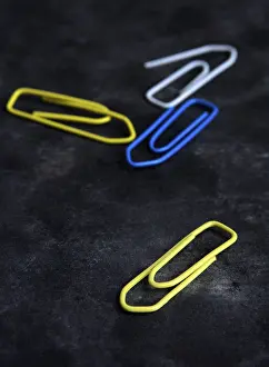 Uninhabited Workspace Drucke: Paper clips