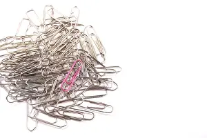 White Plain Colored Background Drucke: Many paper clips on a white background