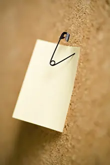 Wall Decoration Ideas Drucke: Paper on a pinboard