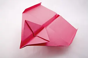 Close Up Photo Studio Drucke: Paper plane