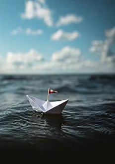 Deserted Boat Trip Drucke: Paper ship in the waves