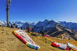 Drachenflieger bereiten sich auf ihren Start vor.