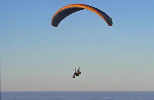 Sport Drucke: Paragliding über den Wolken.