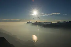 Recreational Activity Europe Drucke: Paragliding, clouds, inversions