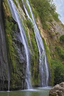 Uninhabited River Landscapes Drucke: Three parallel stream running down the steep slope and fall into the oval pool