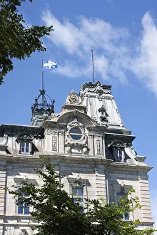 Drucke von Ein Detail des Parlamentsgebäudes von Quebec. Entworfen im Stil der Zweiten Kaiserzeit von Eugene-Etienne Tache wurde es zwischen 1877 und 1886 in Quebec-Stadt für den Lieutenant-Gouverneur gebaut Architektur Des Zweiten Kaiserreichs Drucke: Detail des Parlamentsgebäudes von Québec.